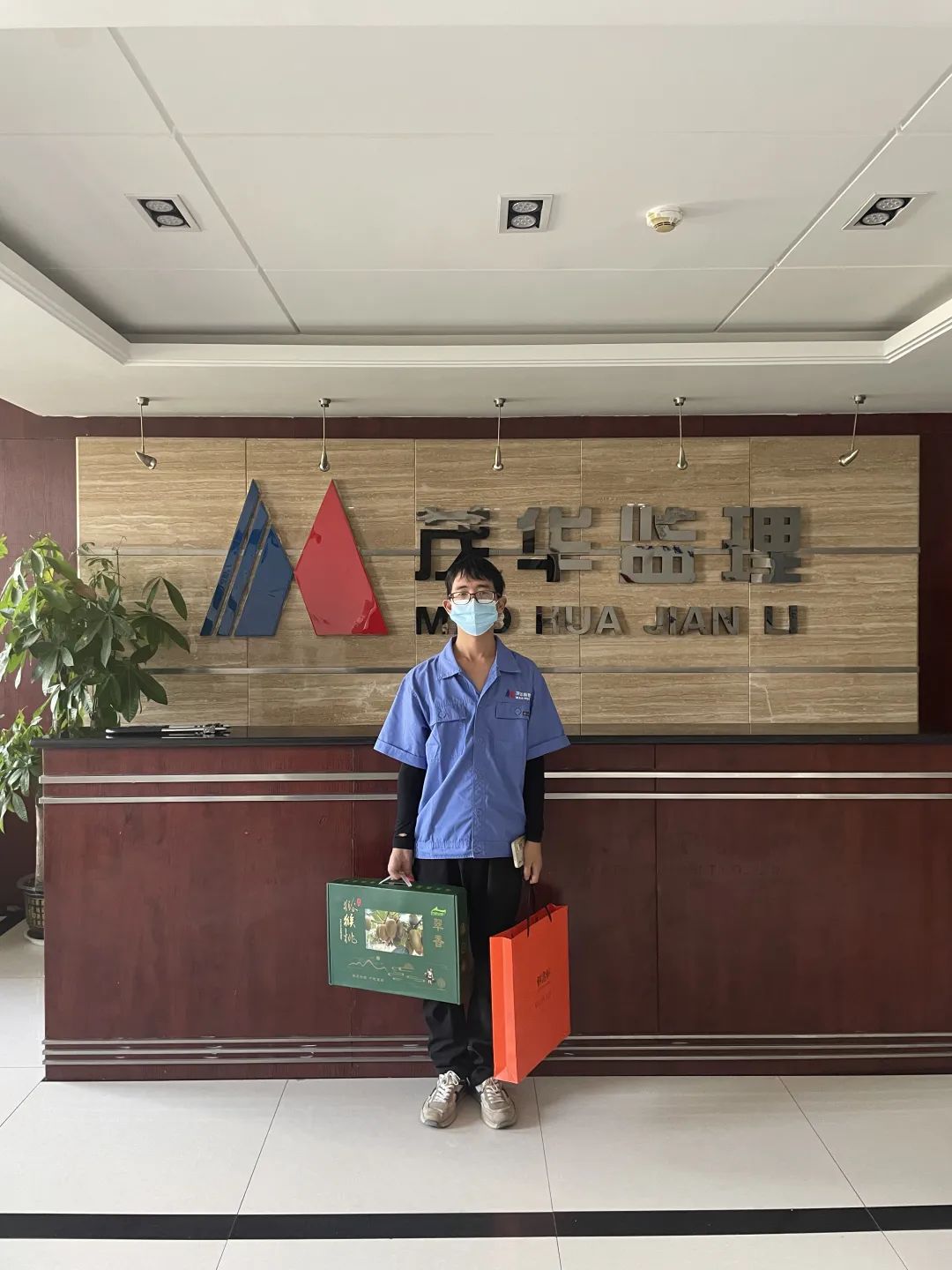 秋风送爽、金桂飘香，中秋节快乐！